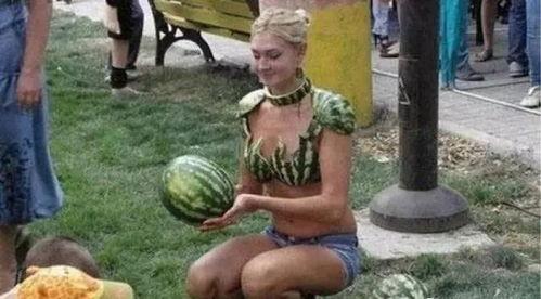 京城吃瓜群众图片,街头巷尾的市井百态