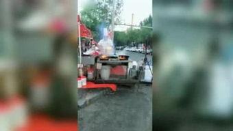 群众聚集吃瓜视频,吃瓜视频背后的社会现象解析